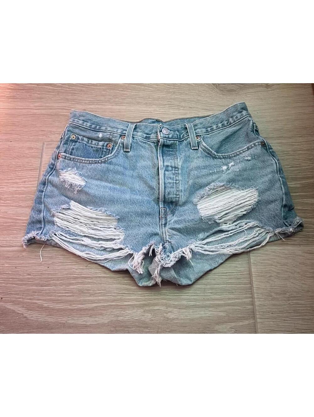 Levi’s 501 Distressed Cutoff Denim Shorts Women’s W31 Light Wash S19